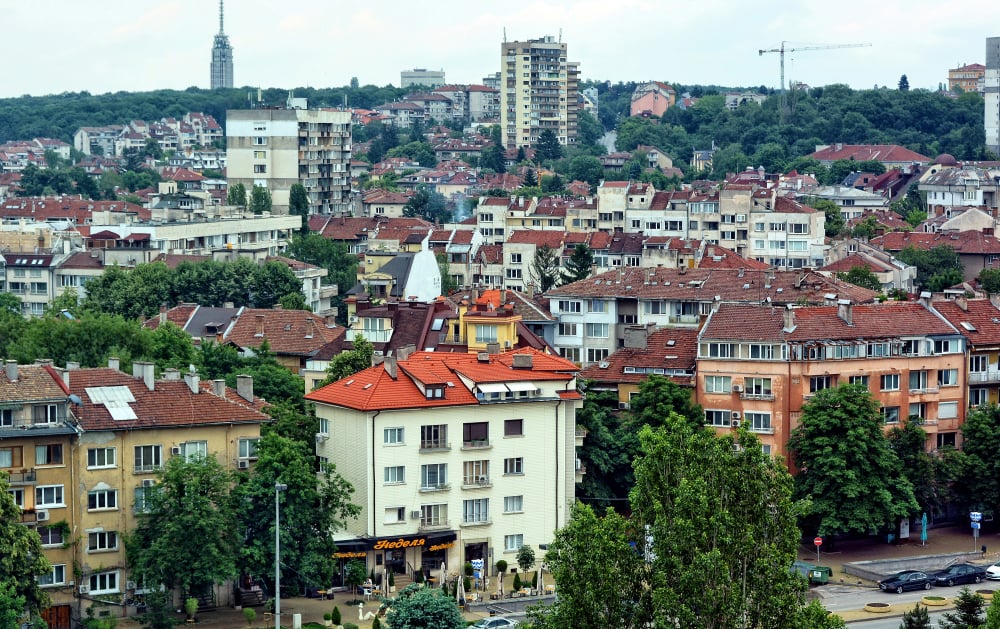 Скъпотия: Една средна софийска заплата стига само за 1 кв.м жилище в столицата