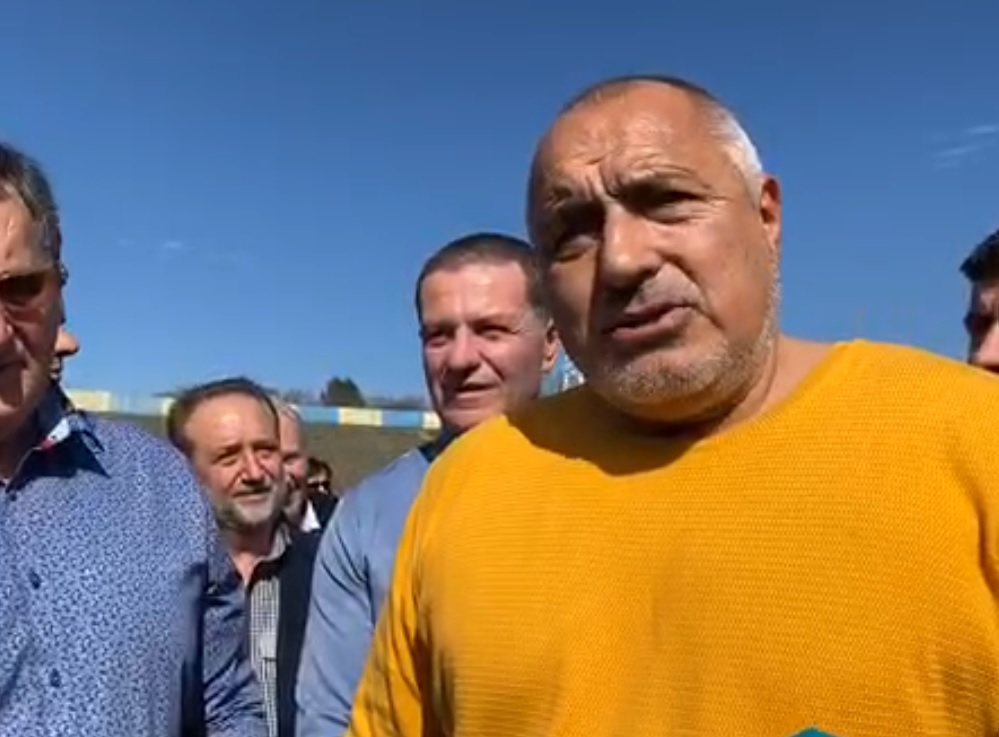 Борисов посети футболен мач, нахока мед. сестрите и каза за бежанците ВИДЕО