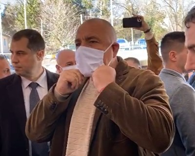 Борисов в Габрово сложи маска и влезе в... НА ЖИВО 