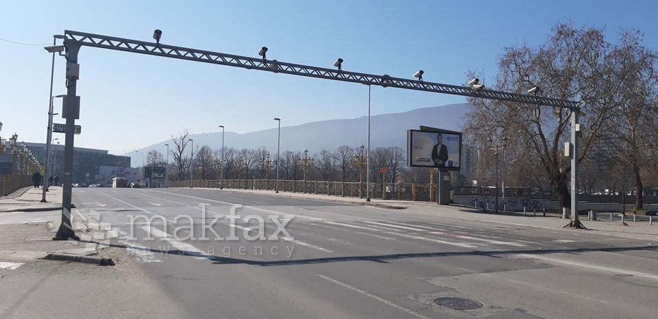 Коронавирусът опразни улиците на Скопие СНИМКИ