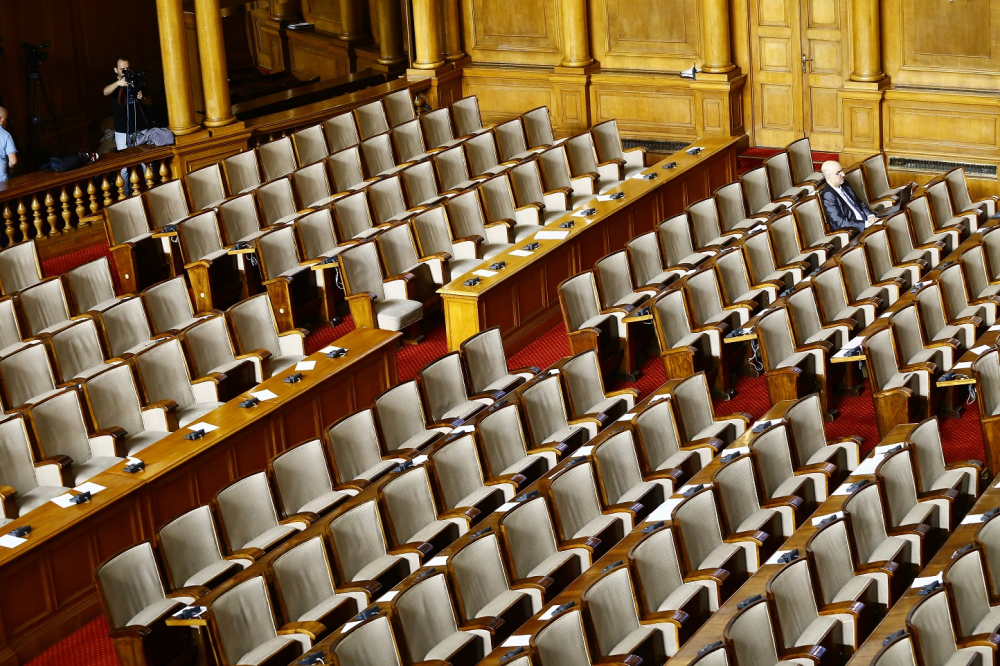Жега в парламента! Депутатите ще решават важни финансови въпроси