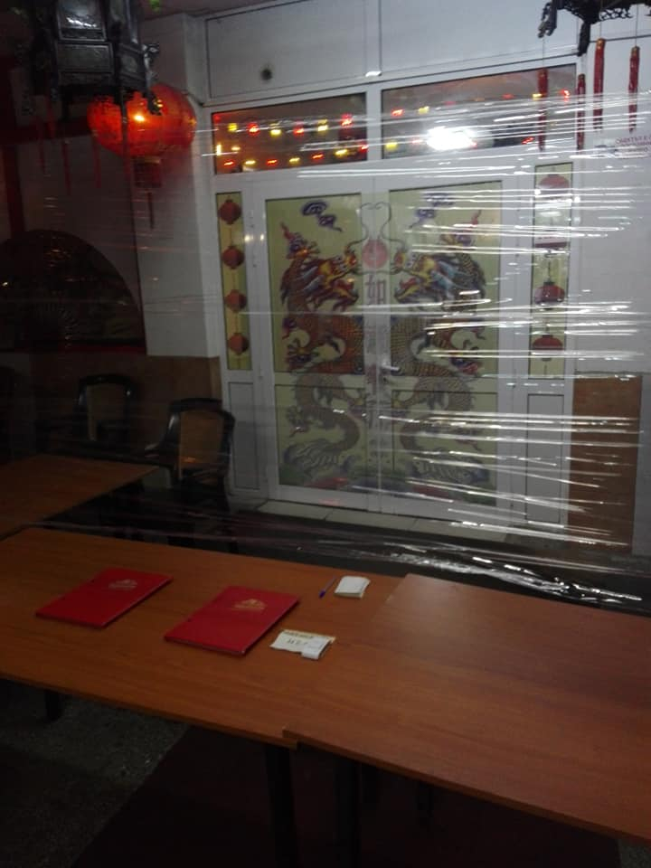 Китайски ресторант в София сътвори нещо невиждано заради COVID-19 СНИМКИ