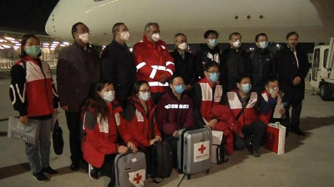 Китай подаде ръка на Италия в борбата срещу коронавируса СНИМКИ