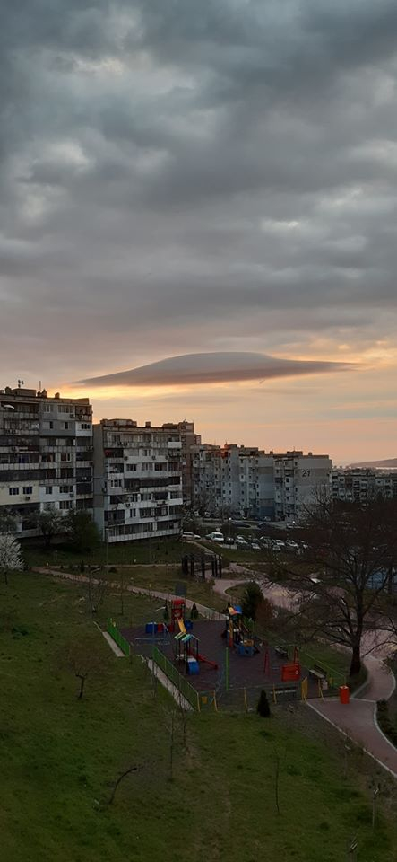 Любопитно явление в небето над Варна взриви мрежата  СНИМКА 