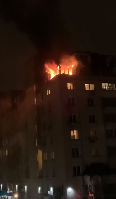 Огнен ад по тъмна доба в София! Тече евакуация ВИДЕО