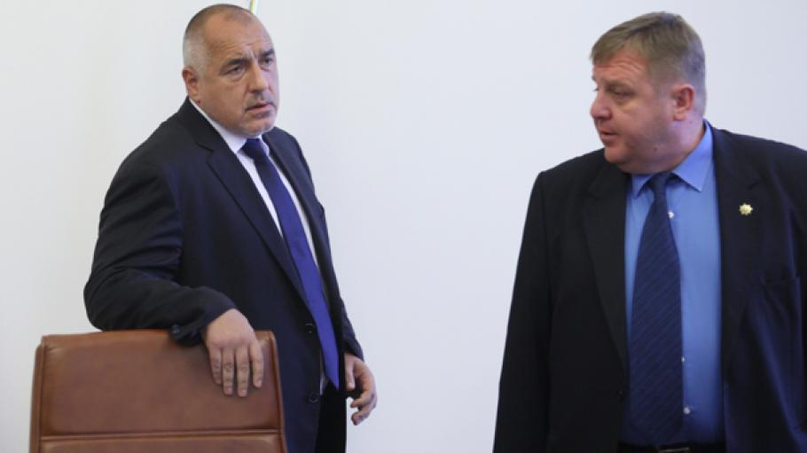Борисов и Каракачанов влязоха в цех на Интендантско обслужване в Калофер ВИДЕО