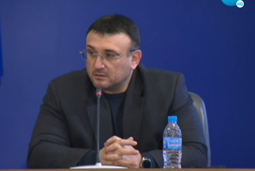 Министър Маринов обяви колко много българи вече са под карантина