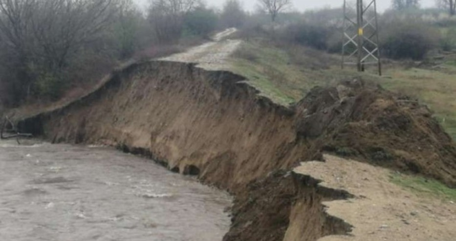 Бедствие в Септември: Скъсаха се дигите на река Марица 
