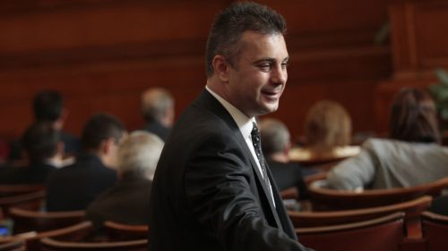  Юлиан Ангелов: ВМРО днес ще поиска намаляване на 50% на депутатските заплати  