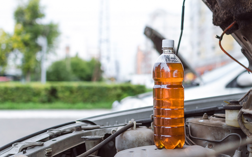 Гаражни митове: Доливаме олио вместо масло в двигателя