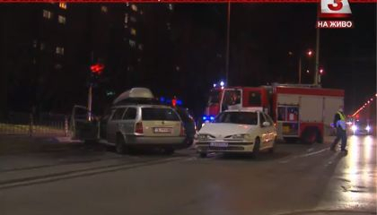 Тежка катастрофа със седем ранени в София! Зрелищни СНИМКИ