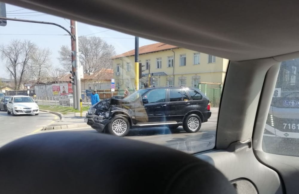 Първо в БЛИЦ! Верижно меле на столичната Сточна гара СНИМКИ