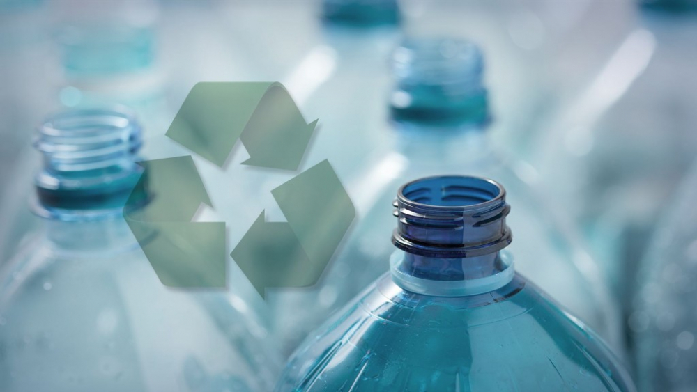 Пробив: Учени откриха ензим, разграждащ пластмасови бутилки за часове