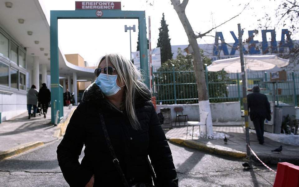 Обрат с епидемията в Гърция, удвояват глобите за Великден