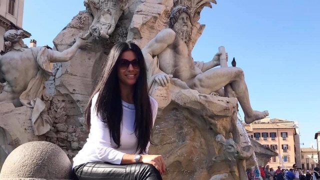 Красива българка от Рим с шокиращи пророчества за К-19: Чак през 2021 г. ще... СНИМКИ