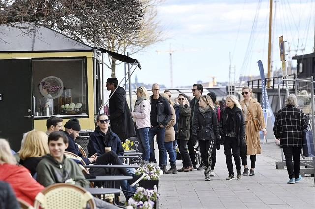 Коронавирус в Швеция: "Това е експеримент с населението"
