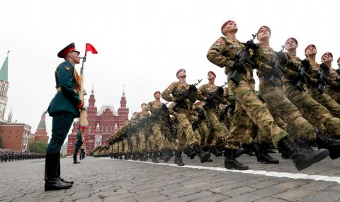 15 000 руски военни са под карантина след тренировки за Парада на победата