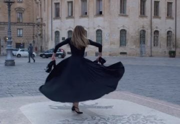 ВИДЕО с „екзорсистки танц“ на мистериозна жена срещу К-19 взриви Италия