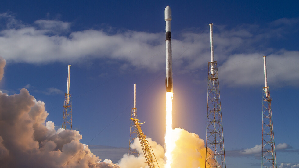 SpaceX изведе в орбита 60 спътника