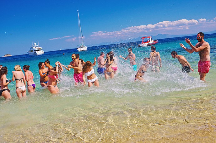 Атина обяви кога ще можем да се припичаме на гръцките плажове