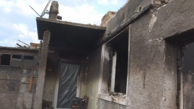 Без дом в извънредно положение: Къщата на семейство в село Ветрен изгоря до основи