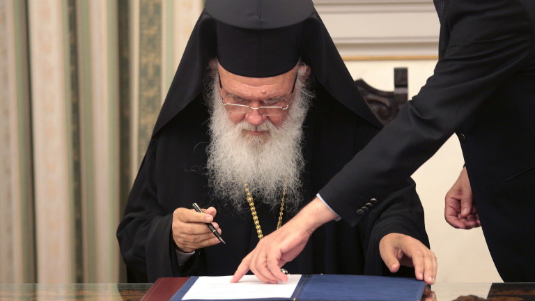 Отваряйте църквите, призова властта архиепископът на Атина