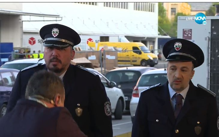 Полиция блокира Зуека и Рачков, водещите загазиха на КПП СНИМКИ