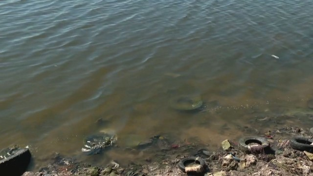 Заради скъсан тръбопровод: Хиляди куб/м отпадни води се изливат във Варненското езеро