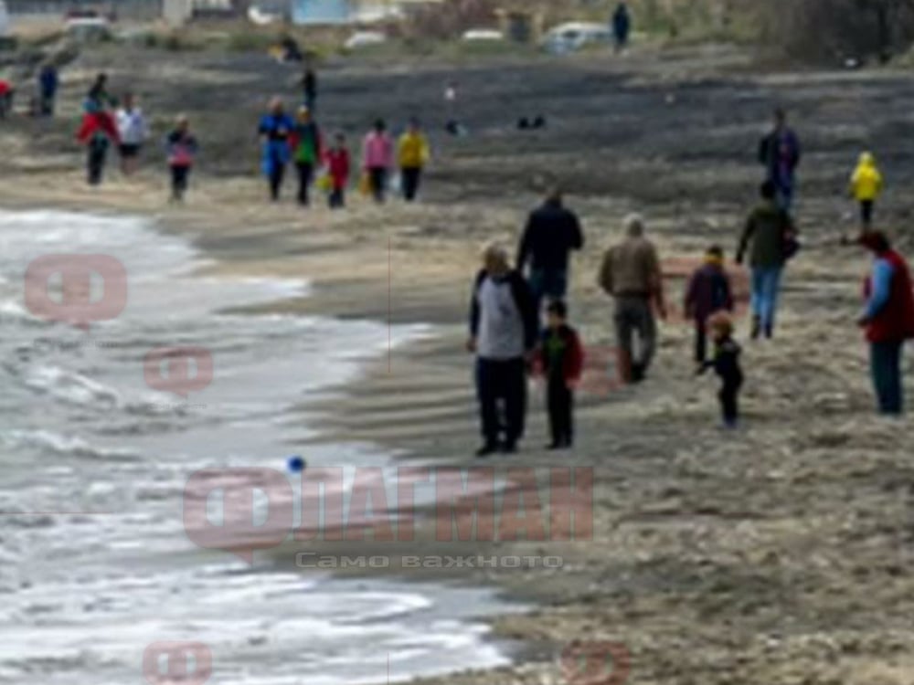 Хора без маски плъзнаха на плажа в Бургас 