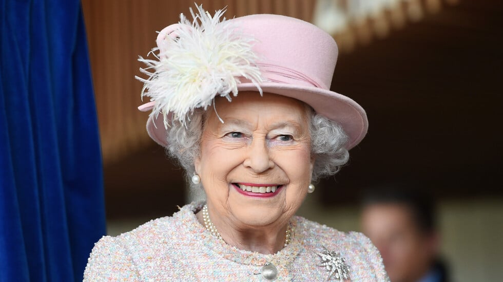 Кралица Елизабет показа невиждани досега приказни СНИМКИ от двореца