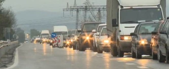 Никой не може да ги спре: Близо 50 000 коли са излезли от София само днес