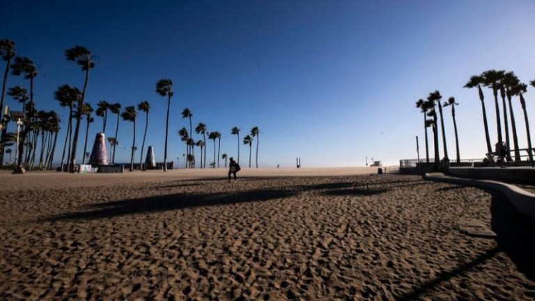 В Калифорния затвориха плажовете