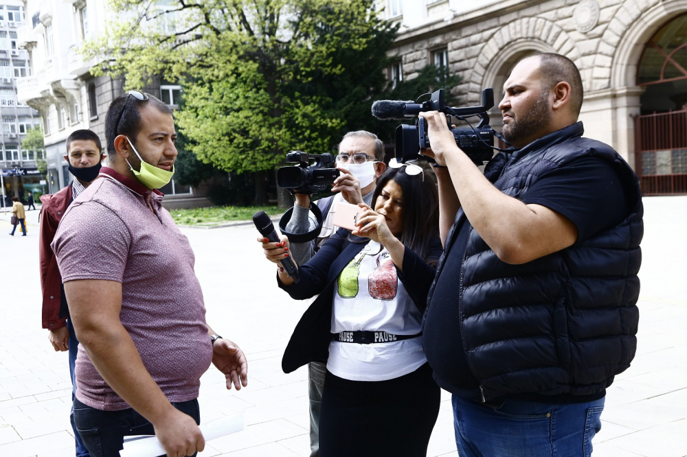 Протест пред "Дондуков" 2: Радев не е наш президент, а на БСП! Насажда негативизъм БЛИЦ TV 