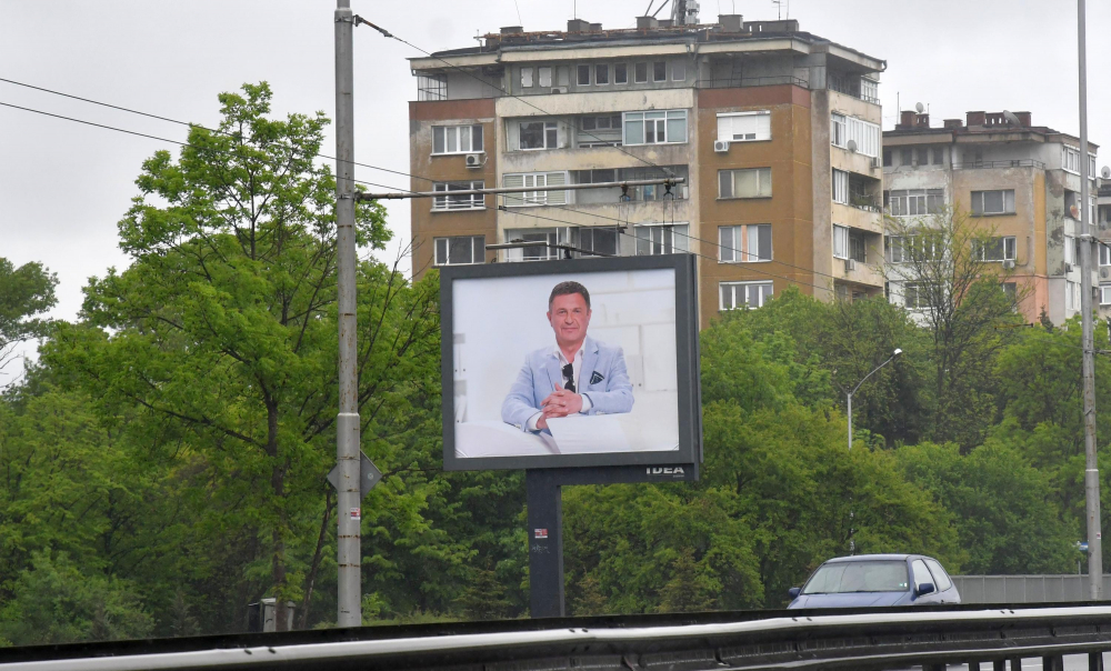 Образът на Милен Цветков се появи из цяла София! Причината е… СНИМКИ