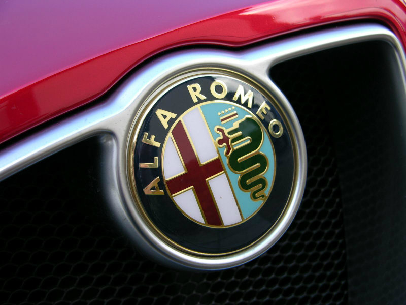 Ето как би изглеждал екстремният роудстър на Alfa Romeo СНИМКИ