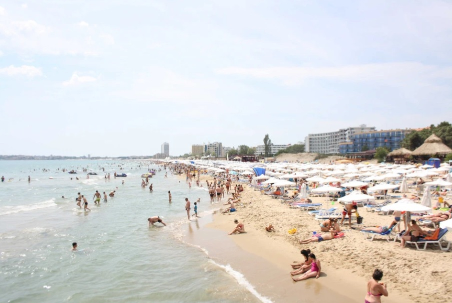 The Sun: Слънчев бряг се надява да посрещне туристи до юли - британците ще получат безплатни шезлонги