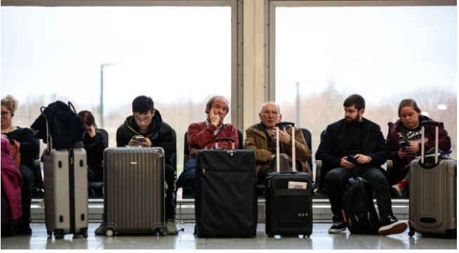 Добри новини за българите, блокирани на летището в Париж