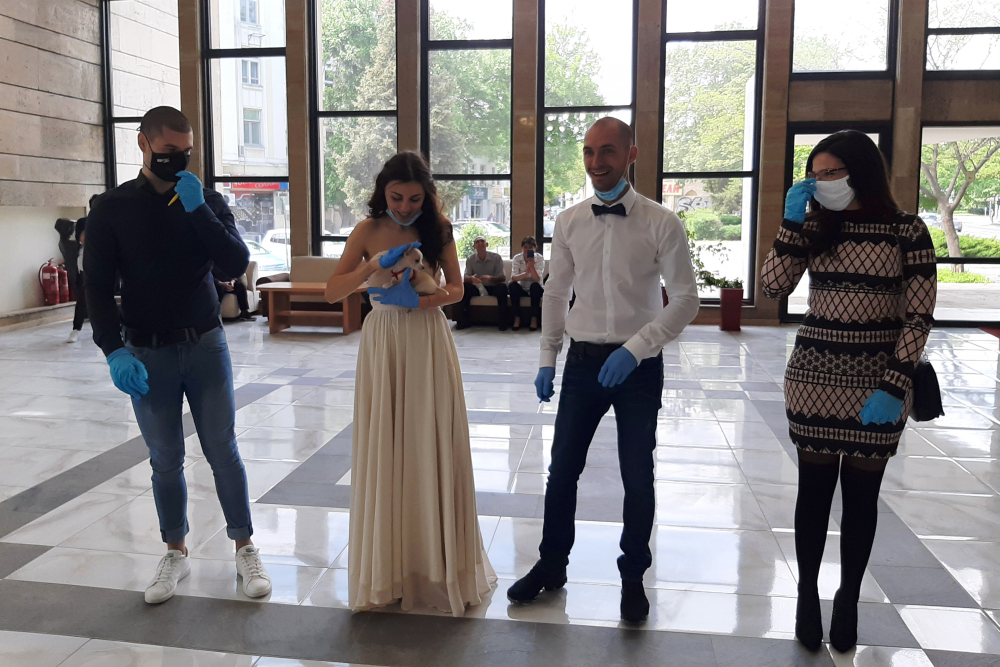 Такава сватба насред COVID-19 в Пловдив досега не е имало СНИМКИ