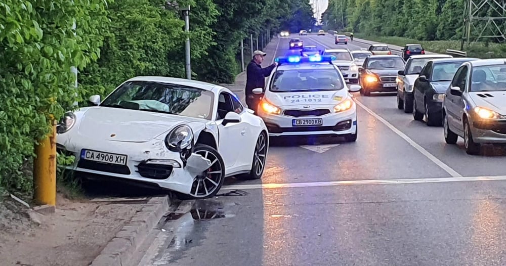 Зрелищно меле със скъпи баровски коли в София СНИМКИ