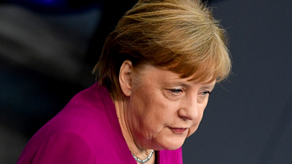 Посланик сравни Меркел с Хитлер и подаде оставка