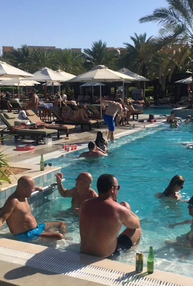 Английски туристи загряха за Слънчев бряг с див купон насред карантината в ОАЕ ВИДЕО