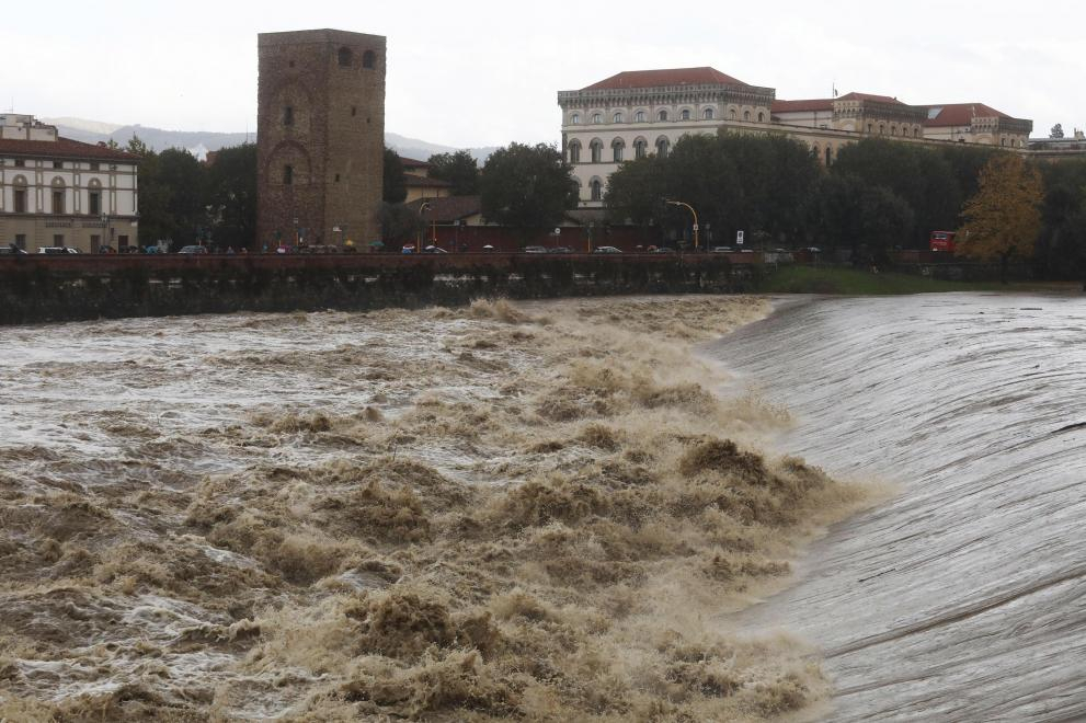 Наводнение причини големи бели в Милано
