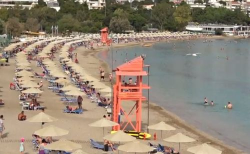 ВИДЕО показа какво се случва в момента по плажовете в Гърция