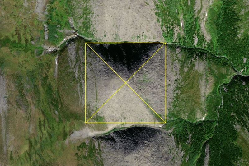 В Урал откриха пирамида по-голяма от Хеопсовата СНИМКИ