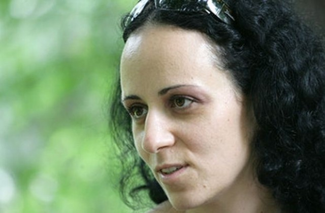 Скандалът се разраства! Захариева мълчи гузно за грантозависимата активистка Шабани