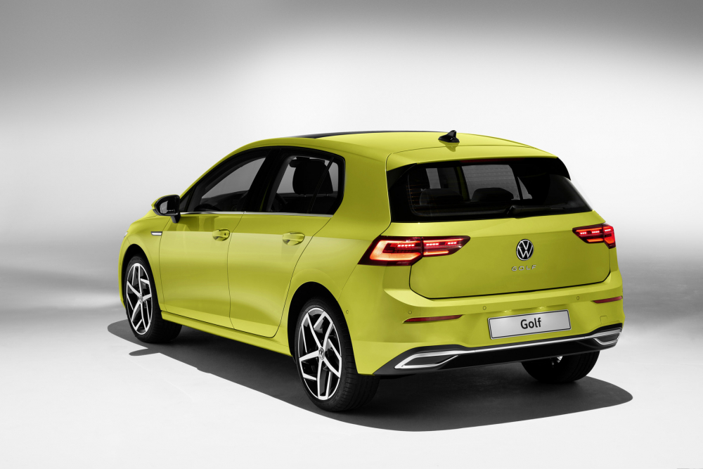 Volkswagen разгневи мрежата с рекламата на новия Golf ВИДЕО