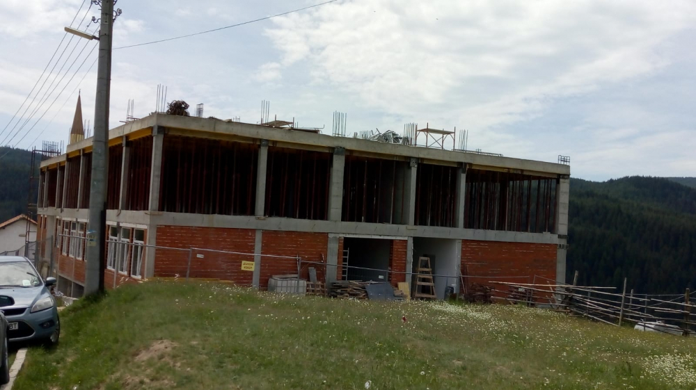 Борисов инспектира строежа на ново модерно училище в българско село СНИМКИ