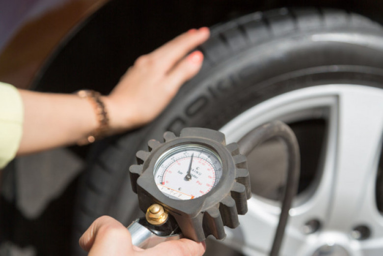 Защо трябва да проверяваме налягането на гумите редовно
