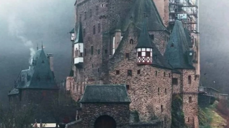 Този замък от времето на Ярослав Мъдри е сред най-прочутите в света 