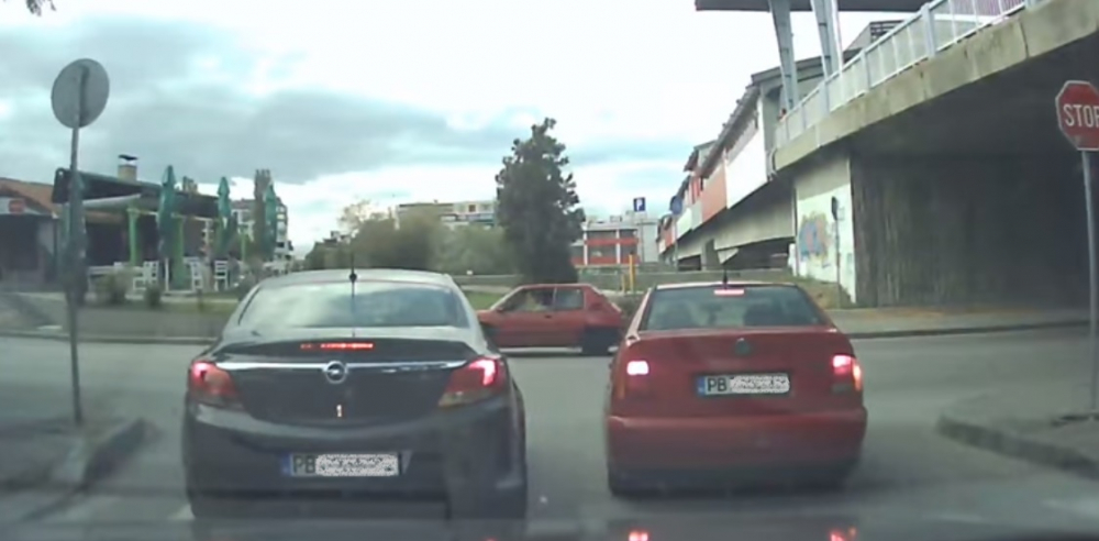 Пловдивски шофьори втрещиха мрежата! Никой няма обяснение за станалото ВИДЕО
